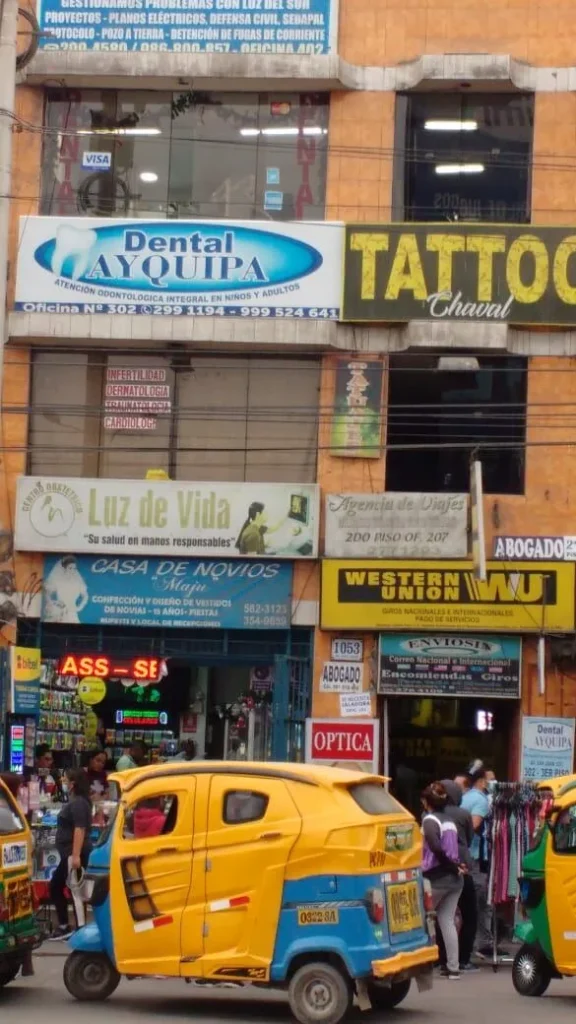 Dental Ayquipa en San Juan de Miraflores, Lima