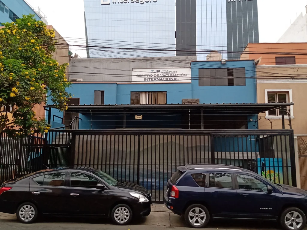 Centro de Vacunacion Internacional de la Clinica Javier Prado en Lince, Lima
