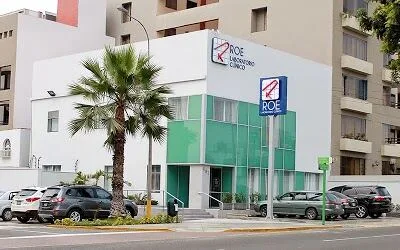 Centro de Vacunacion de Laboratorios Roe en Miraflores, Lima